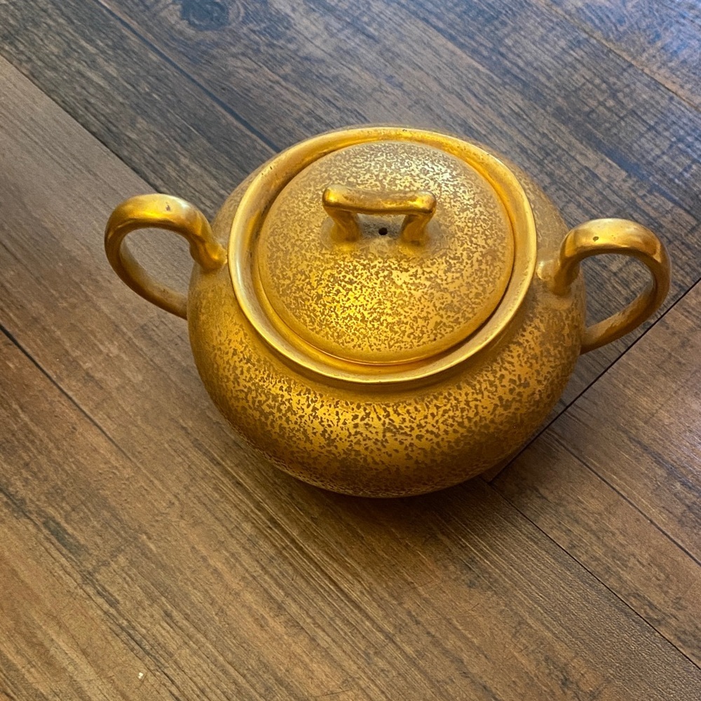 Luxurious Gold Coffee & Tea Set - Picture 2 of 11